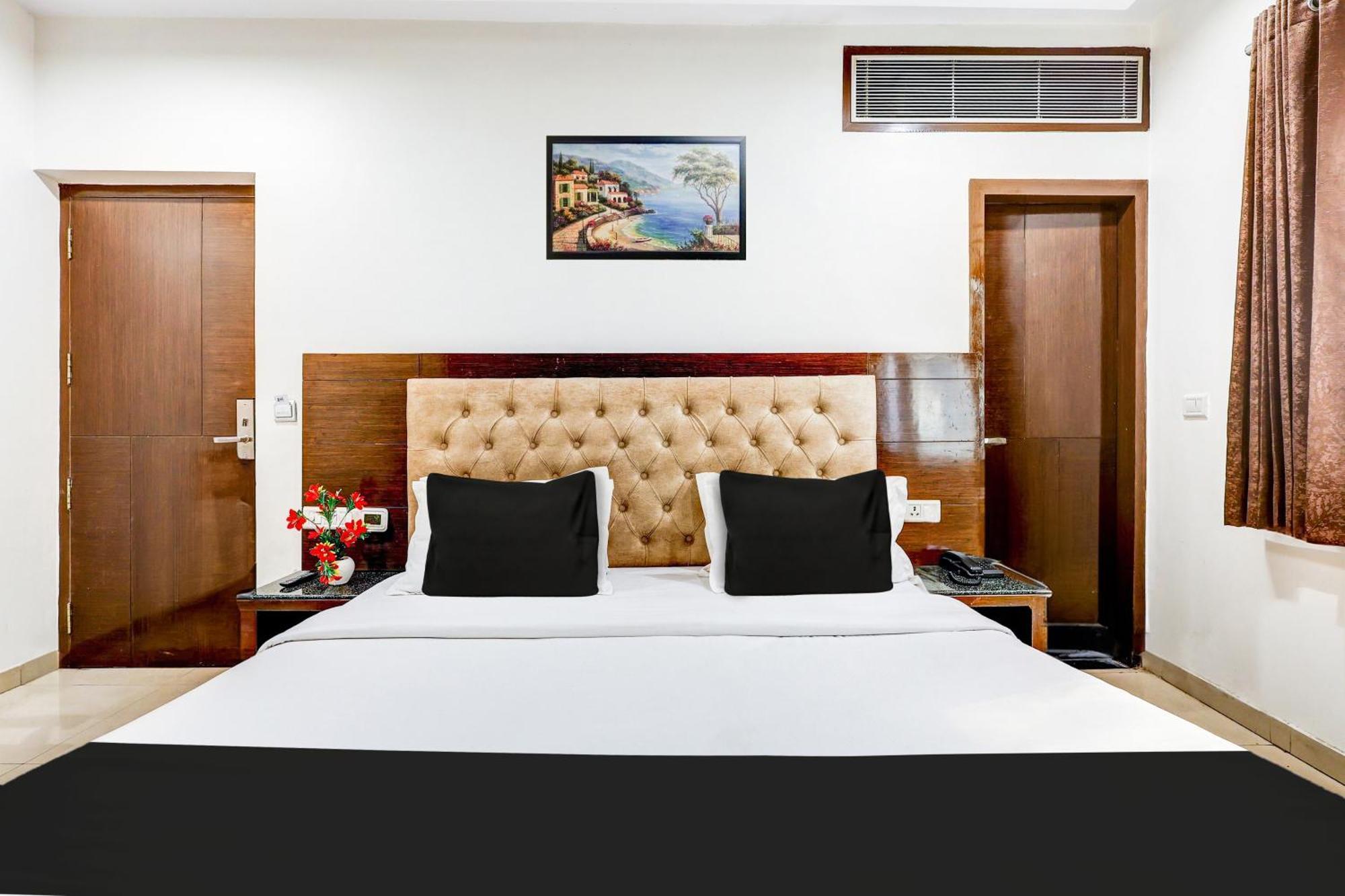 Super Townhouse Arakashan Road Paharganj Formerly Mohan International นิวเดลี ภายนอก รูปภาพ