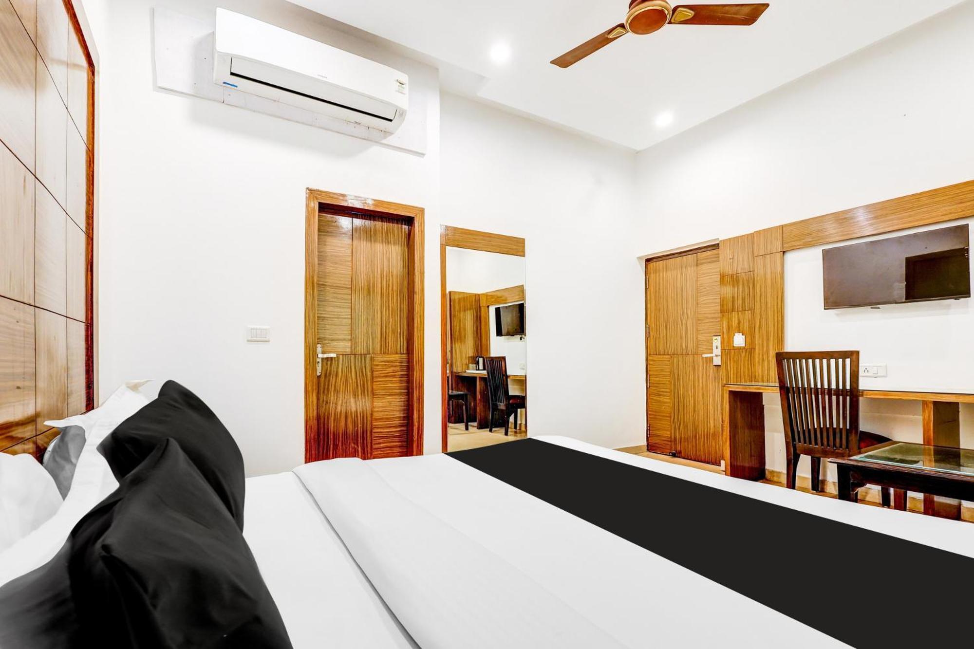 Super Townhouse Arakashan Road Paharganj Formerly Mohan International นิวเดลี ภายนอก รูปภาพ