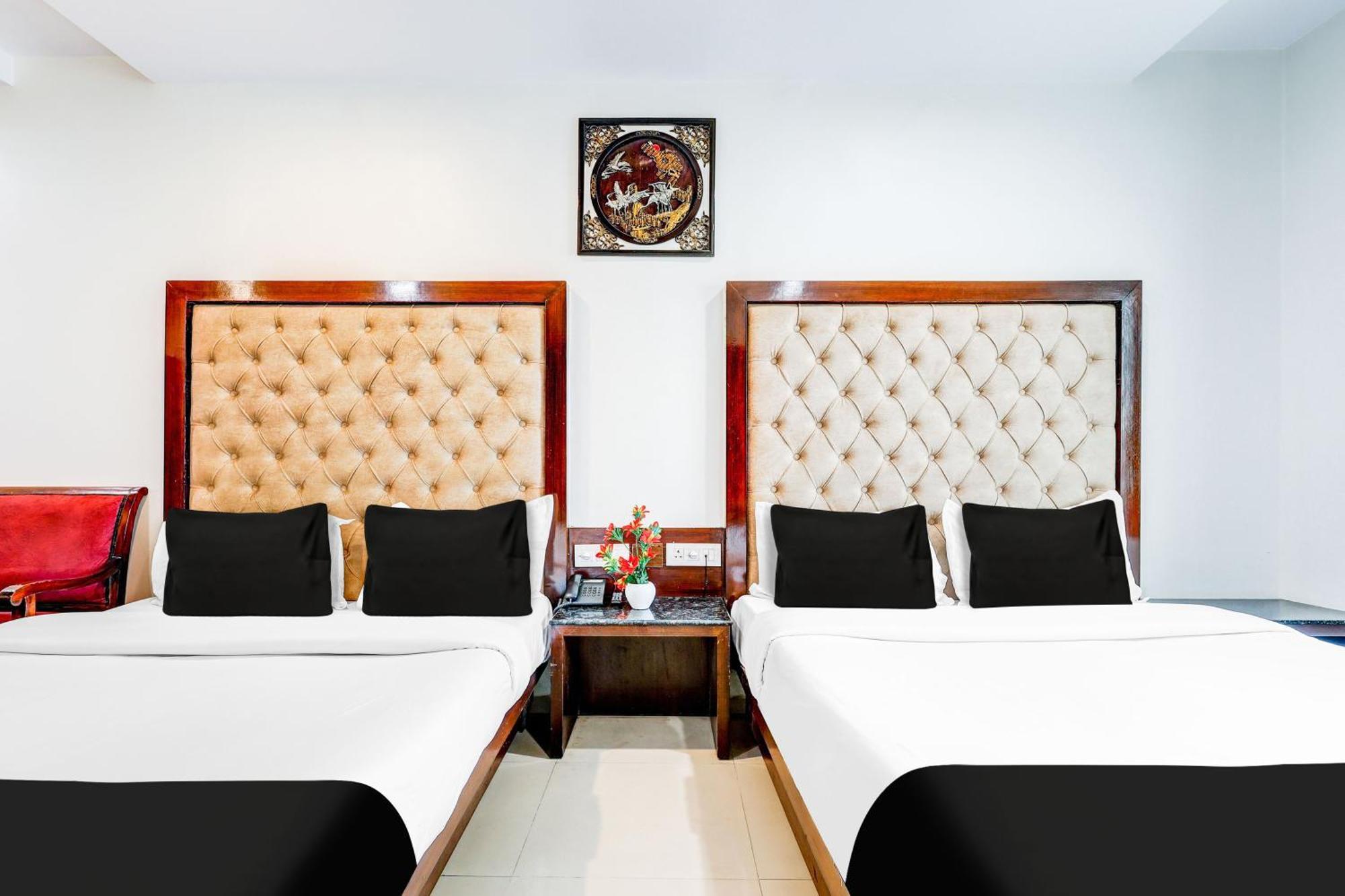 Super Townhouse Arakashan Road Paharganj Formerly Mohan International นิวเดลี ภายนอก รูปภาพ