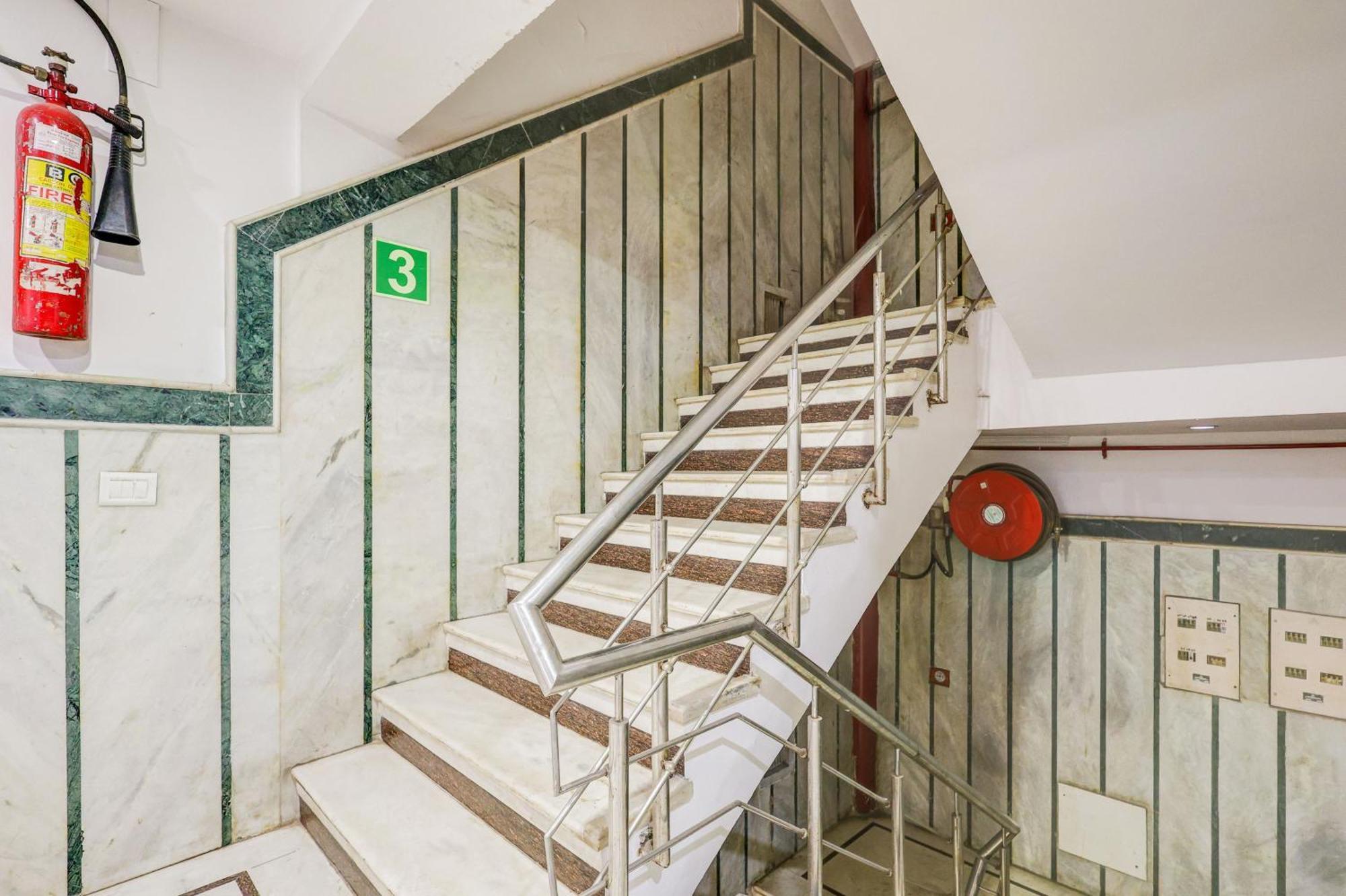 Super Townhouse Arakashan Road Paharganj Formerly Mohan International นิวเดลี ภายนอก รูปภาพ