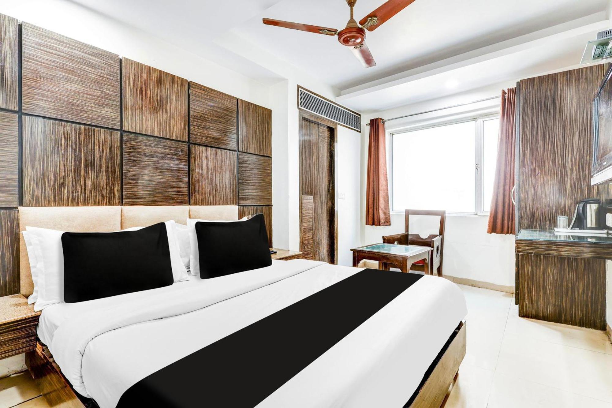 Super Townhouse Arakashan Road Paharganj Formerly Mohan International นิวเดลี ภายนอก รูปภาพ