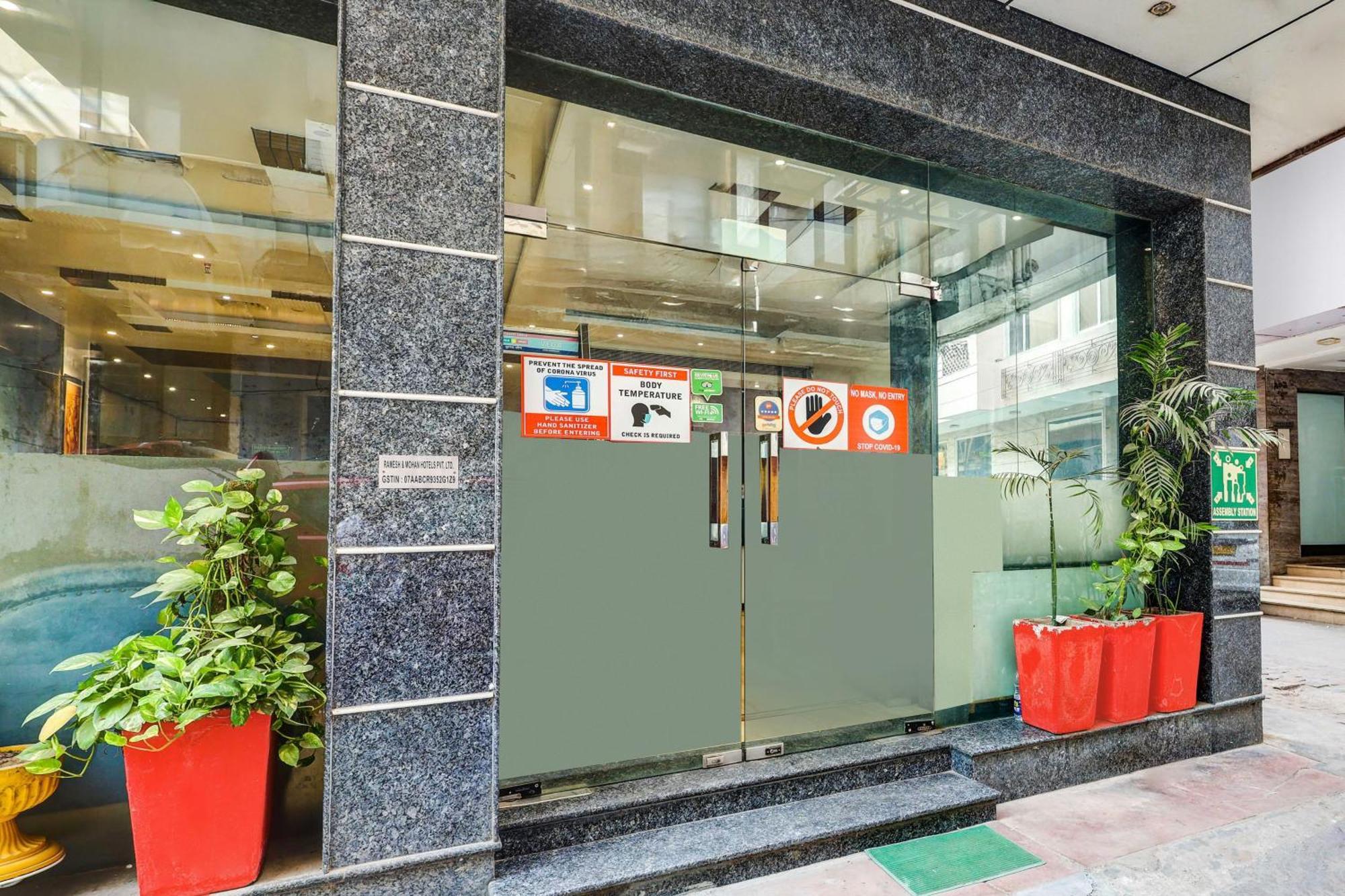 Super Townhouse Arakashan Road Paharganj Formerly Mohan International นิวเดลี ภายนอก รูปภาพ