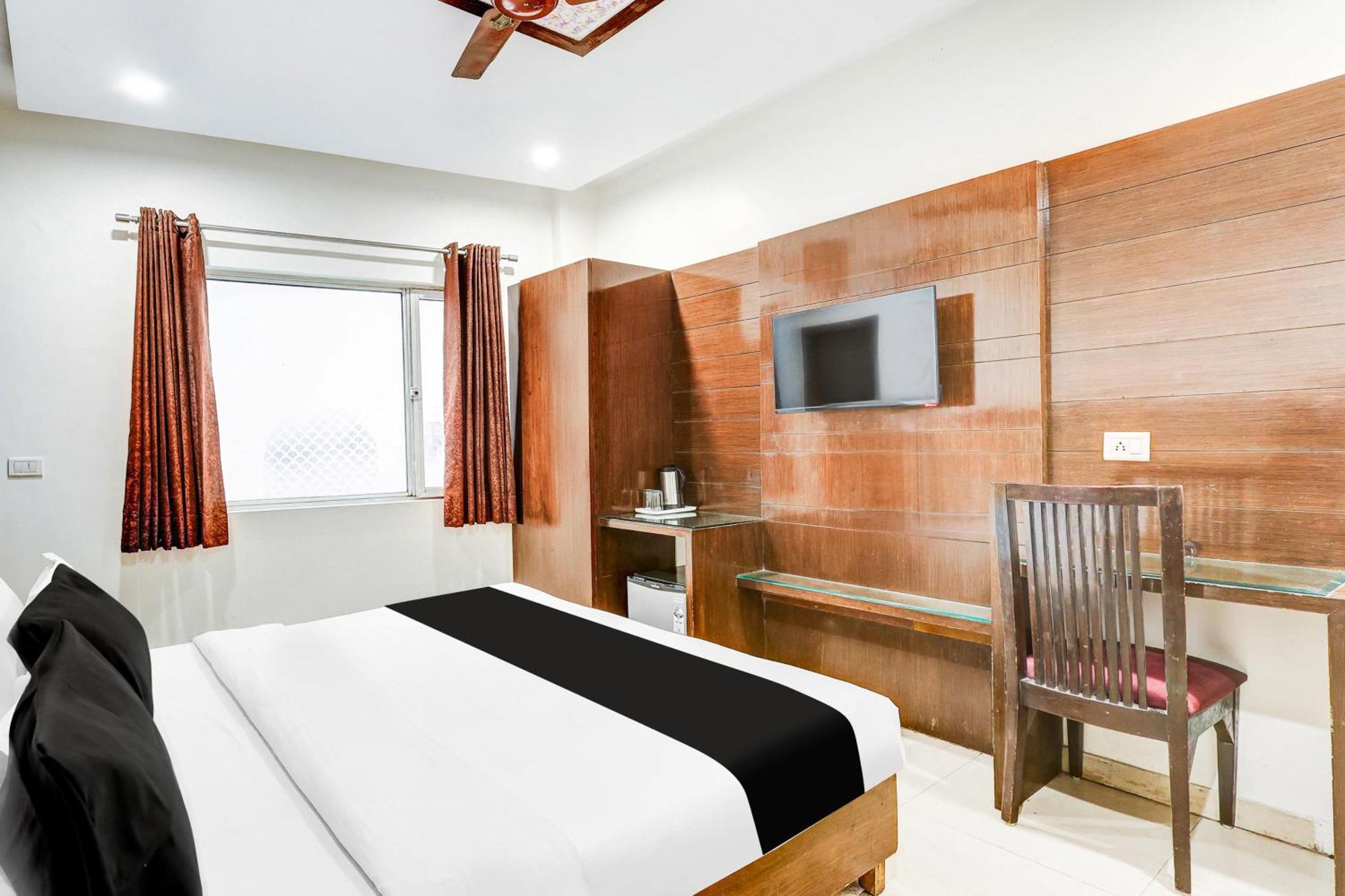 Super Townhouse Arakashan Road Paharganj Formerly Mohan International นิวเดลี ภายนอก รูปภาพ