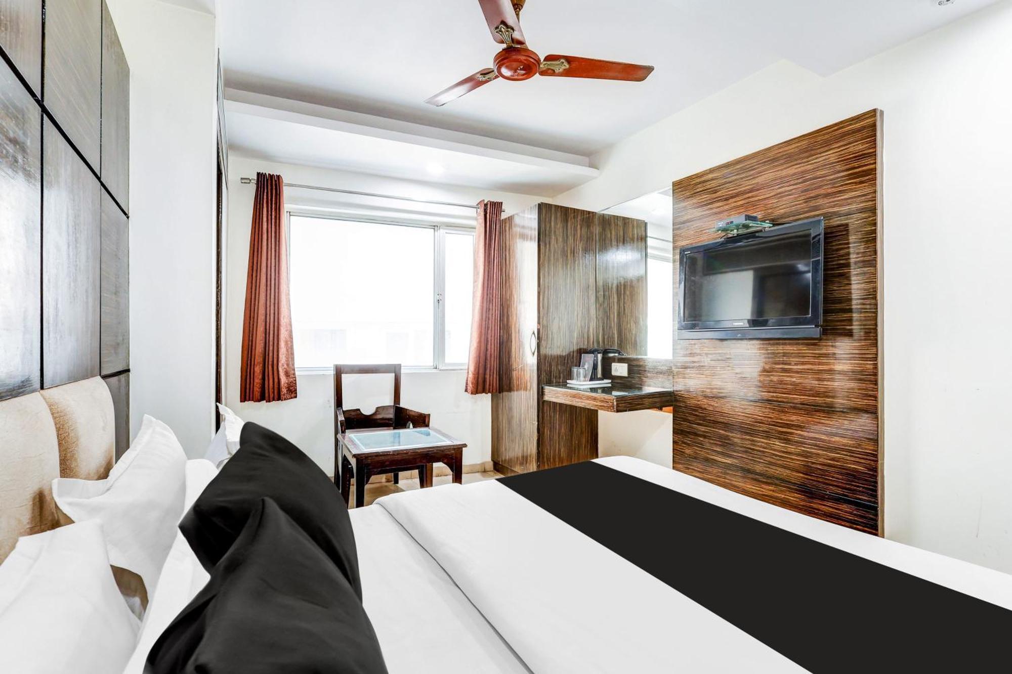 Super Townhouse Arakashan Road Paharganj Formerly Mohan International นิวเดลี ภายนอก รูปภาพ