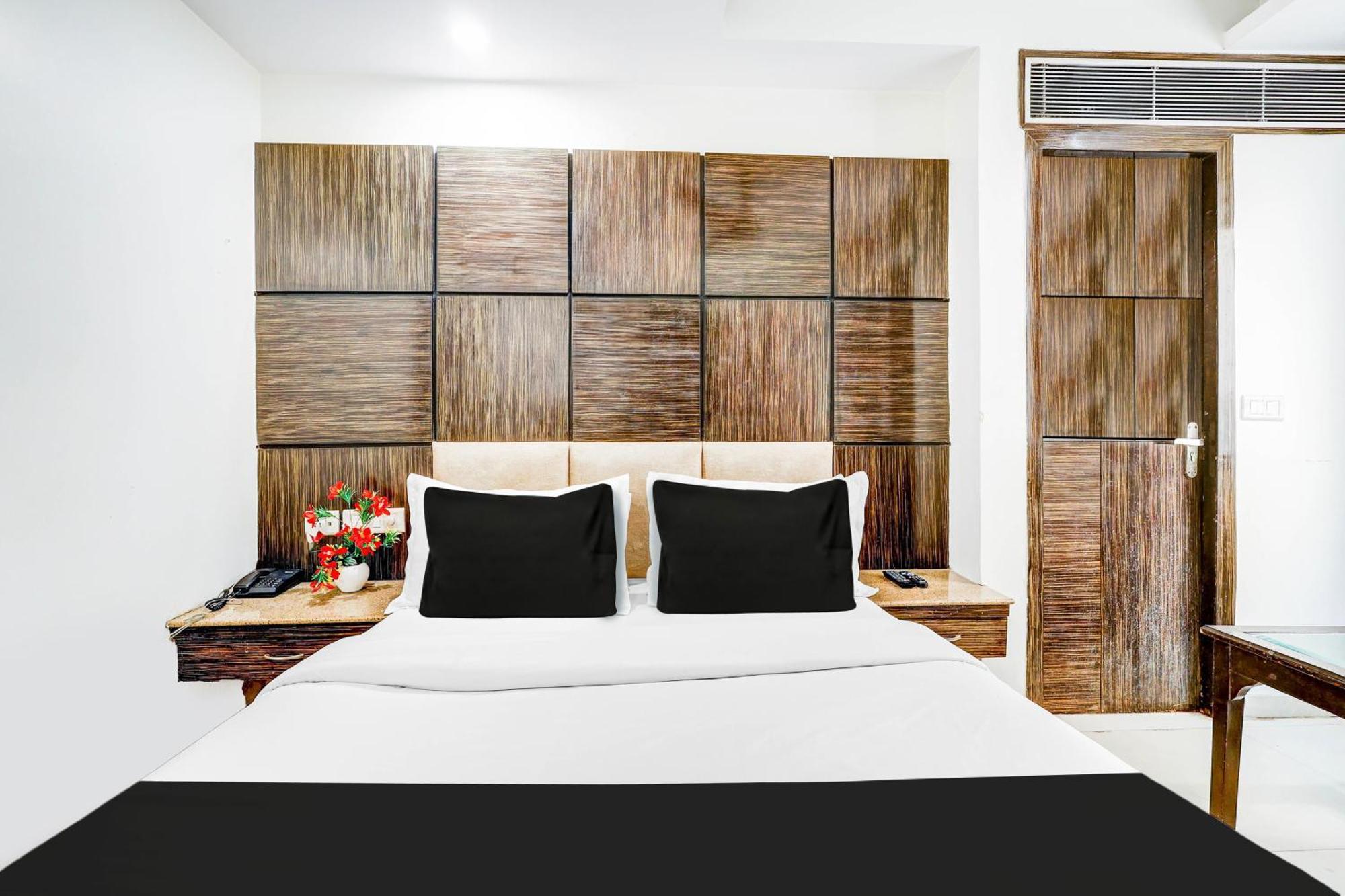 Super Townhouse Arakashan Road Paharganj Formerly Mohan International นิวเดลี ภายนอก รูปภาพ